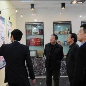 湖北省工商局副局長王慶新一行到安琪調(diào)研