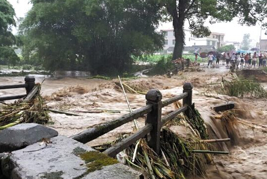 廣東仁化暴雨沖毀農(nóng)田5500畝 79頭豬被沖走